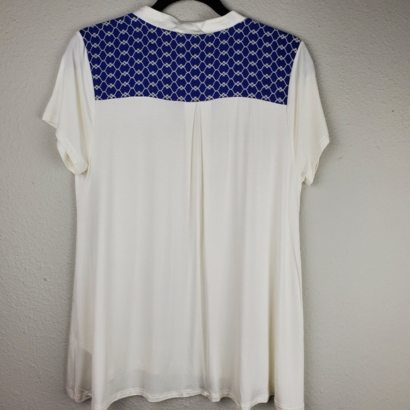 {Tua} White and Blue Short Sleeve V-Neck - Picture 4 of 6